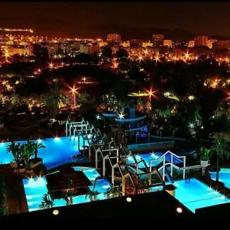 Benalbeach Luxury Apartamento *